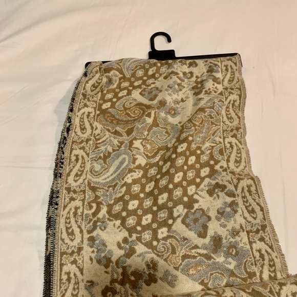 Women’s scarf duo - Picture 5 of 5